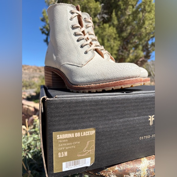 FRYE Sabrina 6G Lace Up Boots - Picture 9 of 16